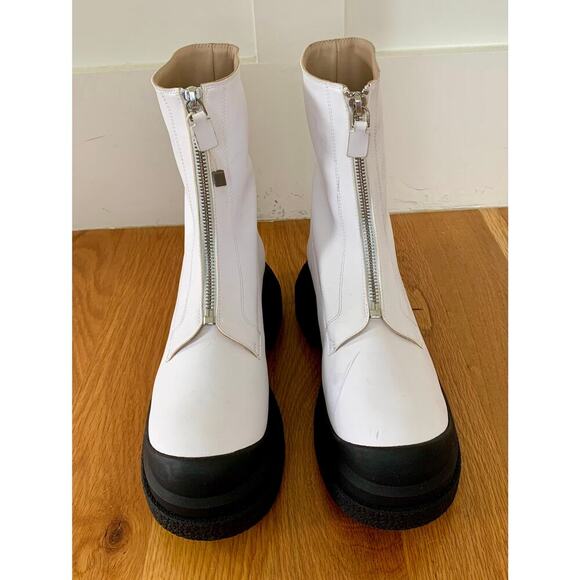 Stuart Weitzman Charlie Zip Sport Bootie Women's Sz 38.5 Leather Water Resistant - Picture 2 of 9